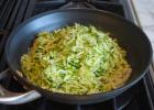 Омлет с кабачками и зеленым горошком Как приготовить яичницу с кабачками и помидорами